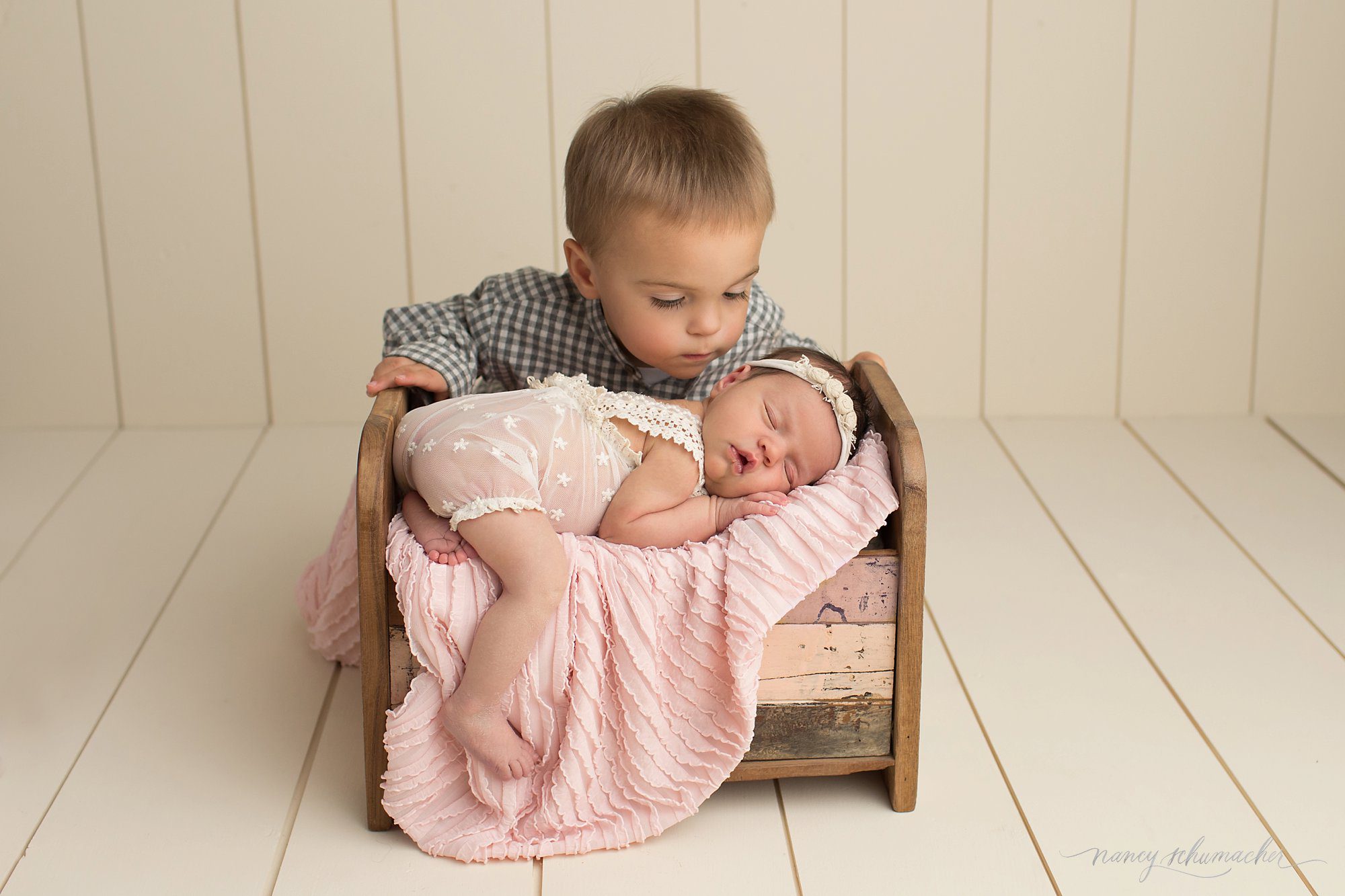 nancy schumacher north dakota newborn photographer_0074.jpg